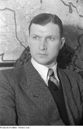 Porträtaufnahmen des Politikers Paul Markgraf, 1945-1949 Polizeipräsident von Berlin