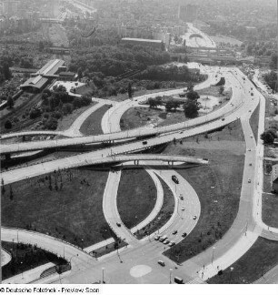 Berlin, Avus-Verteiler zur Stadtautobahn. Blick vom Funkturm