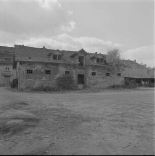 Ehemaliges Kammergut, Pferdestall : Dresden-Pillnitz, Dampfschiffstraße 2. Ehem. Kammergut. Großer Pferdestall (1872)