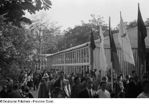 Besucher auf dem Ausstellungsgelände