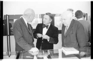 Kleinbildnegativ: Prof. Hentrich, Prof. Dr. Borekenhagen, Prof. Nissen, Kunstbibliothek, 1979