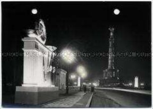 Berlin, Siegessäule, Flaggenschmuck bei Nacht