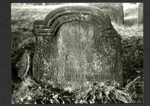 alter Friedhof, Grabstein um 1700. Vergleich 250