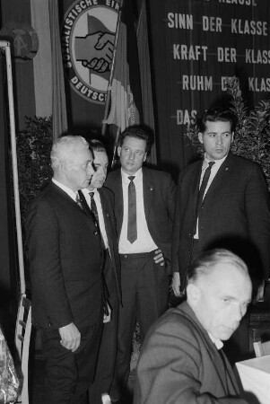 [SED-Parteiversammlung]