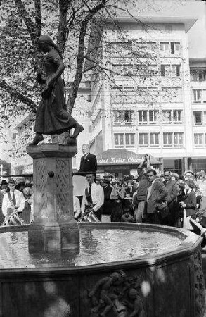 Basel: Einweihung des Vreneli Brunnen