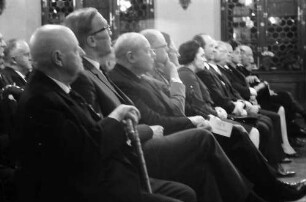 Freiburg: Kaufhaussaal; Großes Bundesverdienstkreuz für Colmars Oberbürgermeister Joseph Rey; Reihe der Ehrengäste, Seite