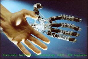 Forschungsprojekt Fluidhand am Institut für Angewandte Informatik (IAI)
