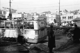 Bukarest: Ausgebrannter Autobus, von hinten