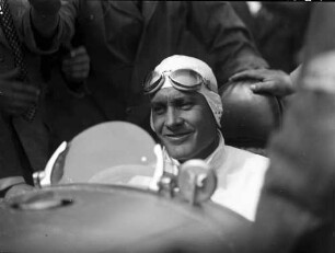 Avus-Rennen: Hans Stuck (Portrait im Rennwagen)