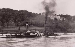 Donaustauf : Donaustauf. Seitenraddampfer "Makedonija" auf der Donau unterhalb Walhalla