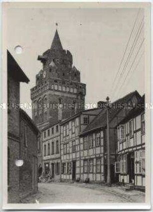 Pyritz, Große Papenstraße mit Stettiner Tor