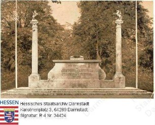 Darmstadt, Hessisches Dragoner-Denkmal / in der Landgraf-Philipp-Anlage (eingeweiht 2. Oktober 1927)