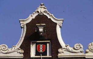 Amsterdam - Hausgiebel : Aufgenommen 2001 in Amsterdam