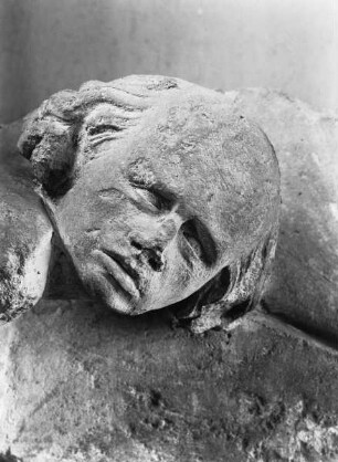 Relief vom ehemaligen Westlettner des Mainzer Domes: Fragment eines Auferstehenden