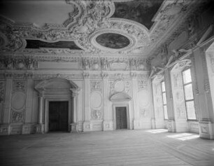 Neues Schloss — Festsaal