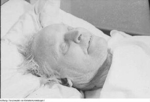 Dresden. Martin Andersen-Nexö. Beisetzung bzw. Aufbahrung, Totenmaske, 1954 & Martin Andersen-Nexö, Totenmaske, Aufbahrung und Beisetzungszeremonie (Überführung nach Dänemark), 1954