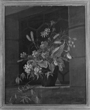 Wiesenblumenstrauß in einem Glas, in einer Fensterleibung stehend