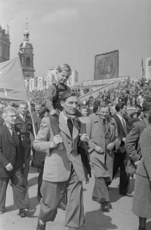 Demonstration zum 1. Mai 1951 in Berlin : Demonstrationszug
