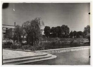 I.G.-Farben, Frankfurt/Main Grünanlage am Verwaltungsgebäude: Wasserbecken