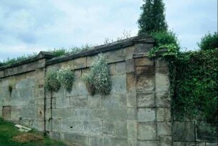 Friedhofsmauer