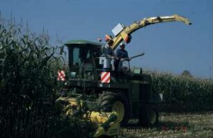 Fotografie: Erntetechnik, Feldhäcksler selbstfahrend, Silomais, Sensortechnik, Ertragssensor, Feuchtesensor