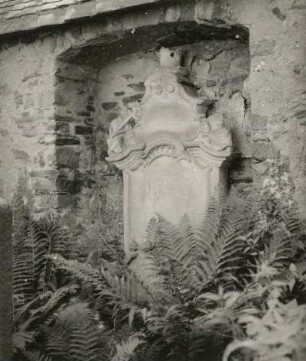 Wandgrabmal : Grabmal. Sandstein (1701/1800). Dorfchemnitz, Friedhof