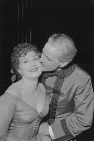 Szenenbilder aus "Um Lucretia" von J. Giraudoux. it K. Braun u. a. Schloßpark-Theater Berlin, Erstaufführung 21.04.1955