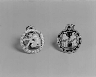 Schmuckanhänger mit Sternzeichen Zwilling : Zwei Schmuckanhänger mit Sternzeichen Schütze und mit Sternzeichen Zwilling (1. H. 20. Jh.; wohl K. Feuerriegel)