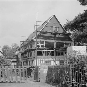 Wohnhaus : Wohnhaus (A. 19. Jh.) während der Rekonstruktion mit Stahlrohrgerüst