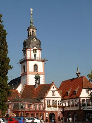 Marktplatz von Erbach/Odenwald mit Stadtkirche von 1748
