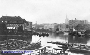Die Spree mit Speicherinsel, Mühlendamm und Polizeipräsidium