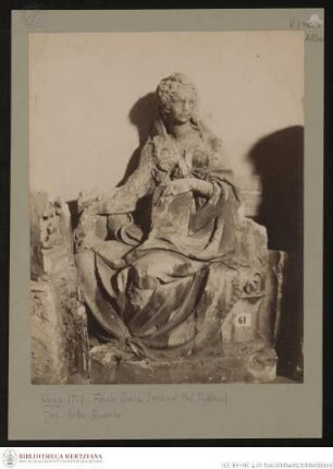 Fonte Gaia, Die 7 Tugenden und Sapientia, ihre Mutter, Sapientia