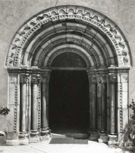 Wolfsberg (Kärnten). Stadtpfarrkirche. Westportal (um 1240)