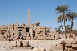 Luxor - Im Karnak Tempel : Amun-Tempel Karnak, Blick zu den beiden Obelisken, aufgenommen 2006