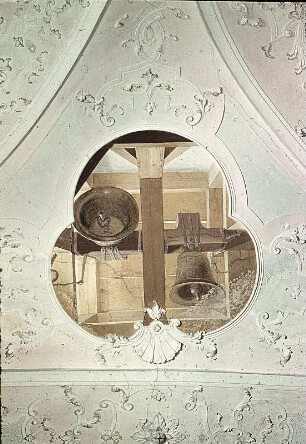 Fresko mit Darstellung zweier Glocken