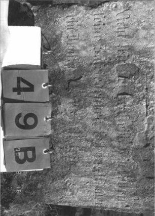 Grabstein 49 (Index: 100008820) Zustand: Inschrifttafel fehlt Maße HxBxT: 106x63x23 cm: Grabstein 49B