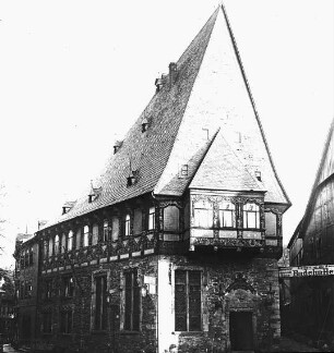 Goslar, Wohnhaus, Hoher Weg 1, Brusttuch figürliche Schnitzereien von Hans Burgkmair; Burgkmair, Hans