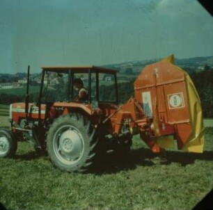 Fotografie: Futtererntetechnik, Mähwerk, Heckanbau, Trommelmähwerk, Transport
