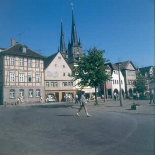 Saalfeld. Markt mit Türmen der Stadtkirche St. Johannes
