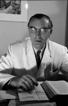 Freiburg: Nervenklinik, Rektor der Uni 1961-62 Prof. Dr. med. Ruffin