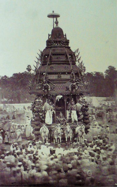 Hindu procession with chariot of the gods