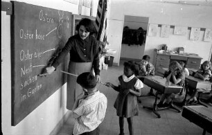 Deutschunterricht in der amerikanischen "Elementary School" in der "Paul-Revere-Siedlung"