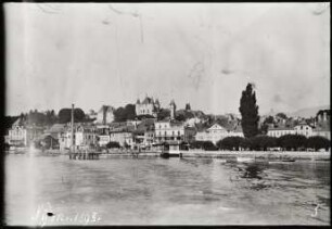 Nyon, vom Genfer See aus gesehen