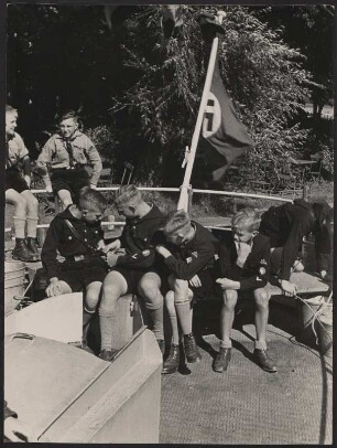 Hitlerjungen auf dem Schulheimschiff "Hans Schemm"