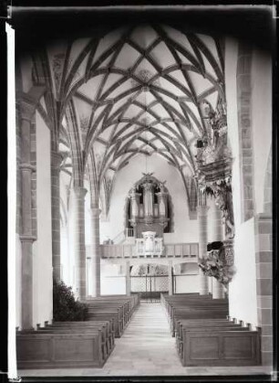 Stadtpfarrkirche; Innenraum nach Norden nach der Restaurierung