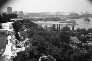 Belgrad [Serbien]: Festungsmauer und Donauarm vor Novi Beograd