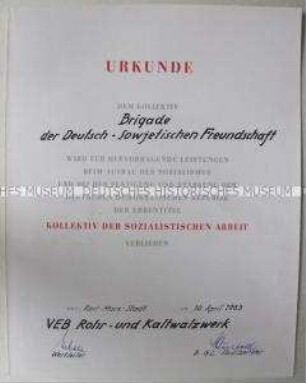 Urkunde zur Auszeichnung als "Kollektiv der Sozialistischen Arbeit" (in Mappe)