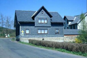 OL Marienthal, Schieferhaus mit Zwerchgiebel