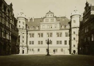 Großer Schlosshof : Dresden, Residenzschloss, Großer Schlosshof, Ostseite, Ansicht von Westen
