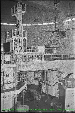 Transport eines Kompressors für das Projekt Kalte Neutronenquelle (Projekt FR2/16) in den Forschungsreaktor 2 (FR 2)